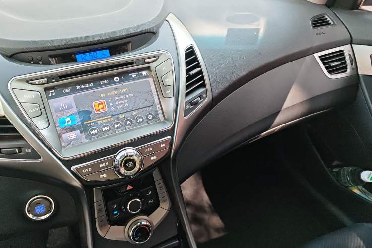 Used Hyundai Elantra (5th Generation / Langdong) 2012 1.6L Manual Leading Model Audio And AC Panel