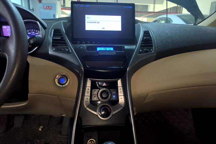 Used Hyundai Elantra (5th Generation / Langdong) 2012 1.6L Manual Leading Model Audio And AC Panel