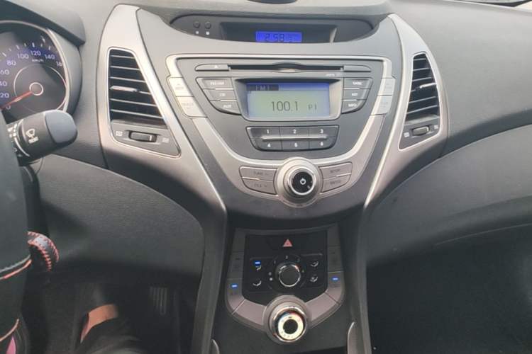 Used Hyundai Elantra (5th Generation / Langdong) 2012 1.6L Automatic Fashion Edition Audio And AC Panel
