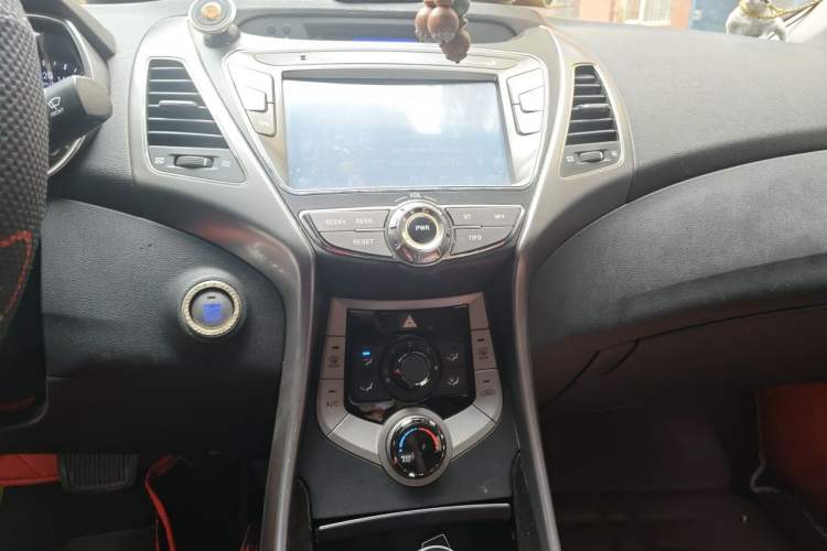 Used Hyundai Elantra (5th Generation / Langdong) 2012 1.6L Automatic Leading Model Audio And AC Panel