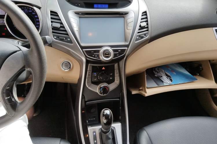 Used Hyundai Elantra (5th Generation / Langdong) 2012 1.6L Automatic Leading Model Audio And AC Panel