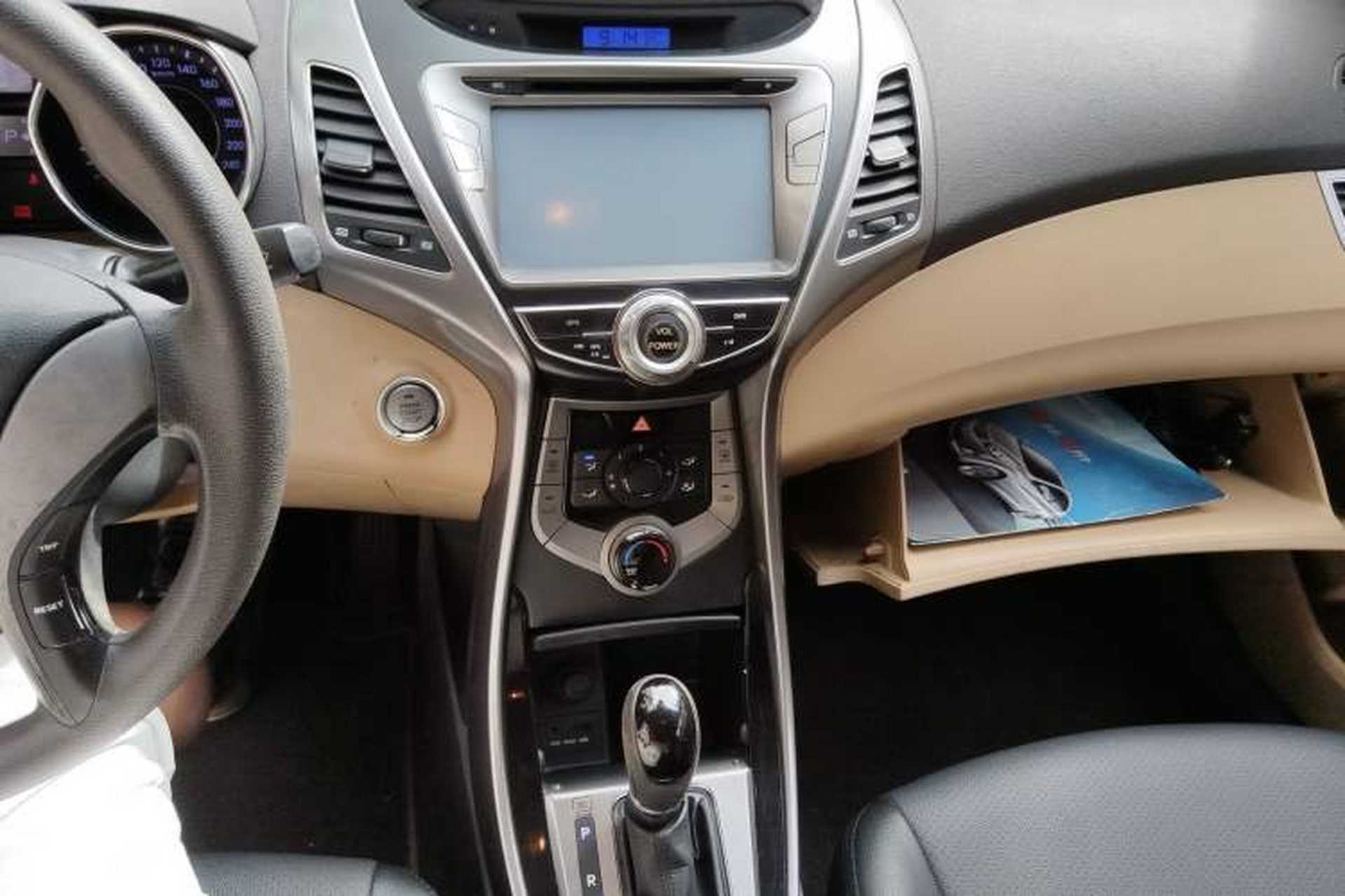 Used Hyundai Elantra (5th Generation / Langdong) 2012 1.6L Automatic Leading Model Audio And AC Panel