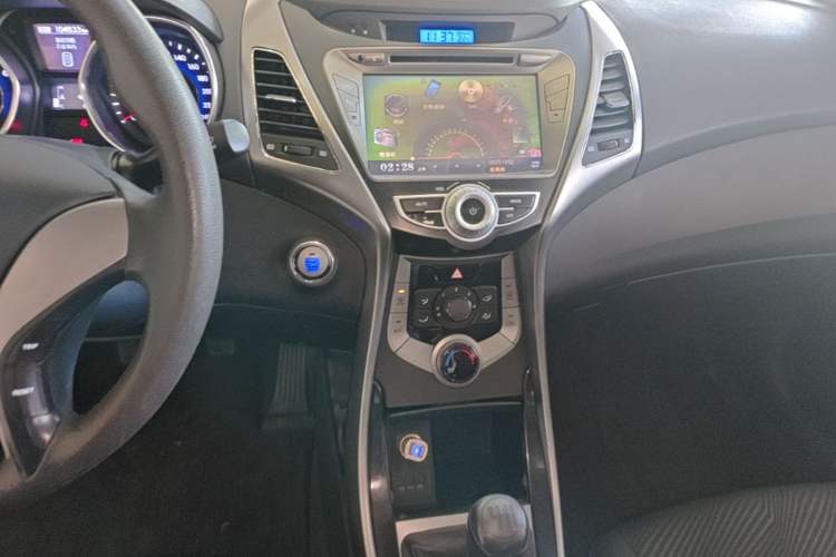 Used Hyundai Elantra (5th Generation / Langdong) 2012 1.6L Manual Leading Model Audio And AC Panel