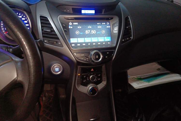 Used Hyundai Elantra (5th Generation / Langdong) 2012 1.6L Manual Leading Model Audio And AC Panel