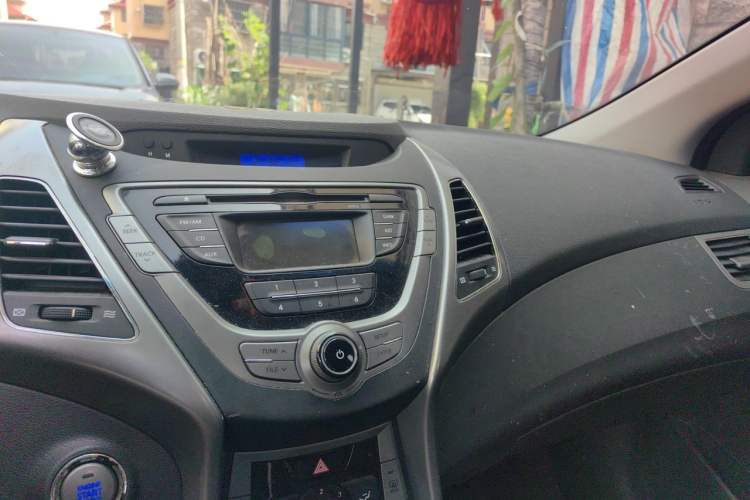 Used Hyundai Elantra (5th Generation / Langdong) 2012 1.6L Automatic Leading Model Audio And AC Panel