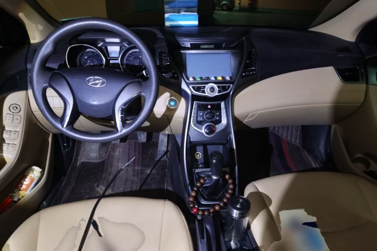 Used Hyundai Elantra (5th Generation / Langdong) 2012 1.6L Manual Leading Model Center Console