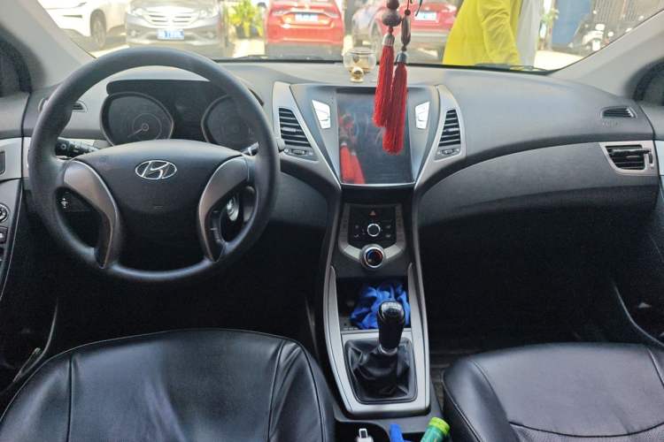 Used Hyundai Elantra (5th Generation / Langdong) 2012 1.6L Automatic Fashion Edition Center Console