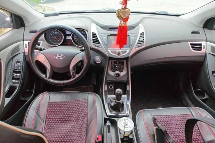 Used Hyundai Elantra (5th Generation / Langdong) 2012 1.6L Manual Leading Model Center Console
