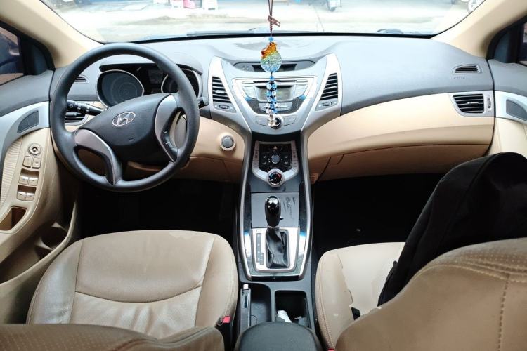 Used Hyundai Elantra (5th Generation / Langdong) 2012 1.6L Automatic Leading Model Center Console