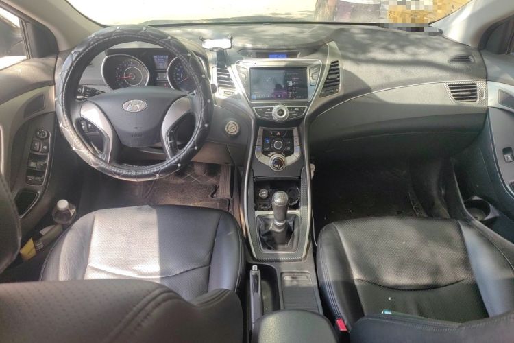 Used Hyundai Elantra (5th Generation / Langdong) 2012 1.6L Manual Leading Model Center Console