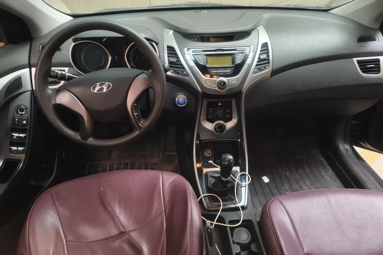 Used Hyundai Elantra (5th Generation / Langdong) 2012 1.6L Manual Leading Model Center Console