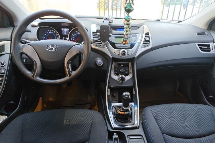 Used Hyundai Elantra (5th Generation / Langdong) 2012 1.6L Manual Leading Model Center Console