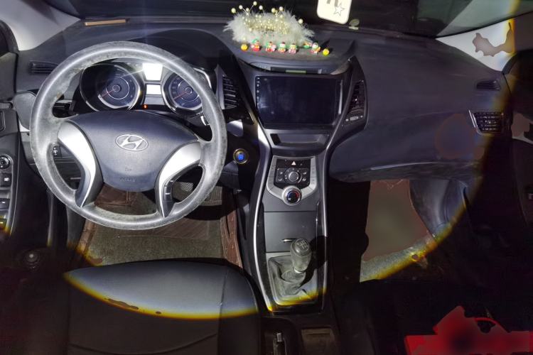Used Hyundai Elantra (5th Generation / Langdong) 2012 1.6L Manual Leading Model Center Console
