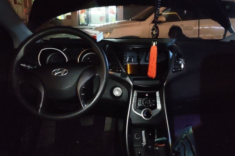 Used Hyundai Elantra (5th Generation / Langdong) 2012 1.6L Automatic Leading Model Center Console