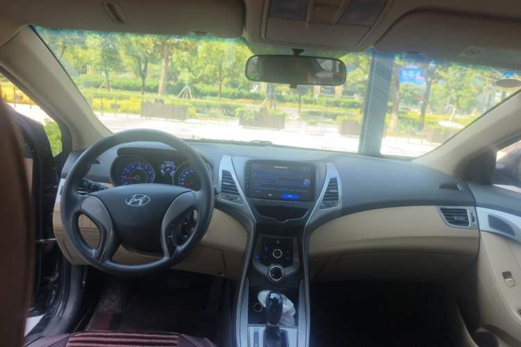Used Hyundai Elantra (5th Generation / Langdong) 2012 1.6L Automatic Fashion Edition Center Console
