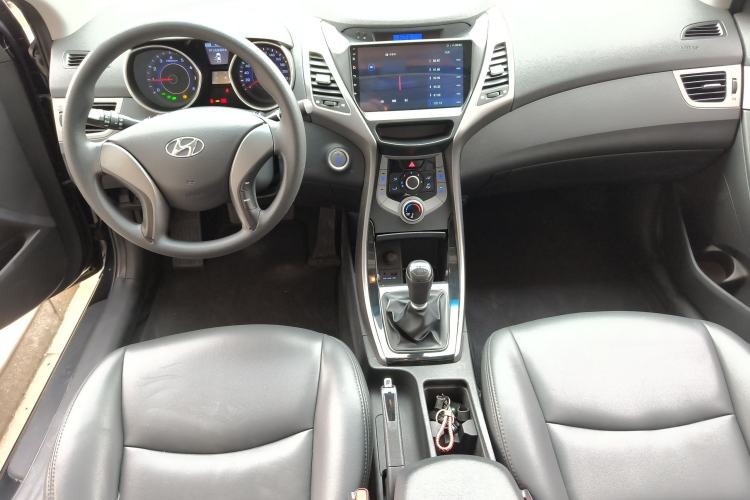 Used Hyundai Elantra (5th Generation / Langdong) 2012 1.6L Manual Leading Model Center Console