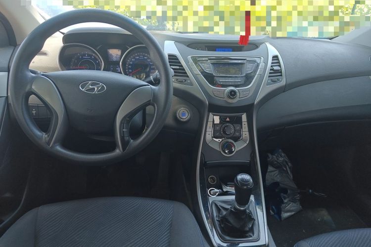 Used Hyundai Elantra (5th Generation / Langdong) 2012 1.6L Manual Leading Model Center Console