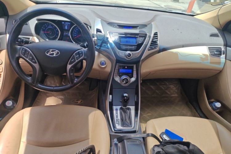 Used Hyundai Elantra (5th Generation / Langdong) 2012 1.6L Automatic Prestige Model Center Console