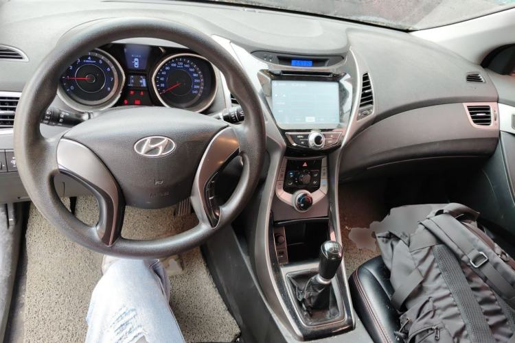 Used Hyundai Elantra (5th Generation / Langdong) 2012 1.6L Manual Leading Model Center Console