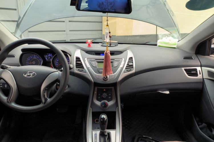 Used Hyundai Elantra (5th Generation / Langdong) 2012 1.6L Automatic Fashion Edition Center Console