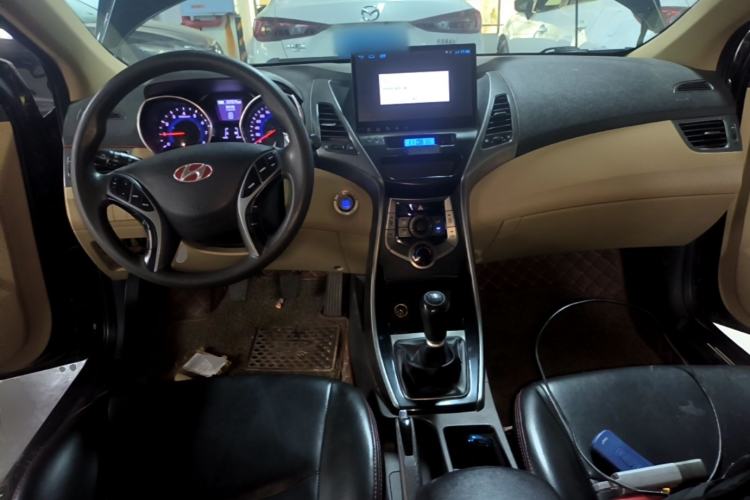 Used Hyundai Elantra (5th Generation / Langdong) 2012 1.6L Manual Leading Model Center Console