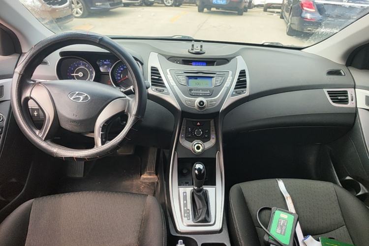 Used Hyundai Elantra (5th Generation / Langdong) 2012 1.6L Automatic Fashion Edition Center Console