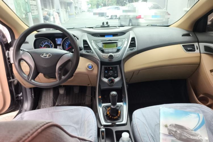 Used Hyundai Elantra (5th Generation / Langdong) 2012 1.6L Manual Leading Model Center Console