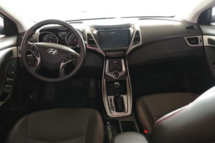 Used Hyundai Elantra (5th Generation / Langdong) 2012 1.6L Automatic Fashion Edition Center Console