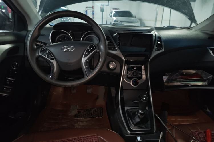 Used Hyundai Elantra (5th Generation / Langdong) 2012 1.6L Manual Leading Model Center Console