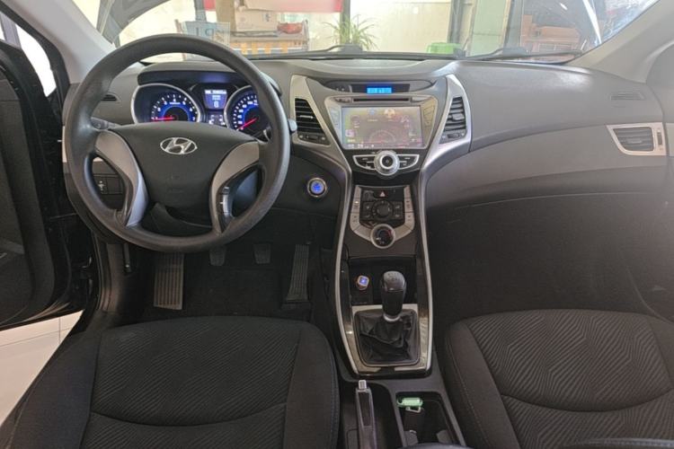 Used Hyundai Elantra (5th Generation / Langdong) 2012 1.6L Manual Leading Model Center Console