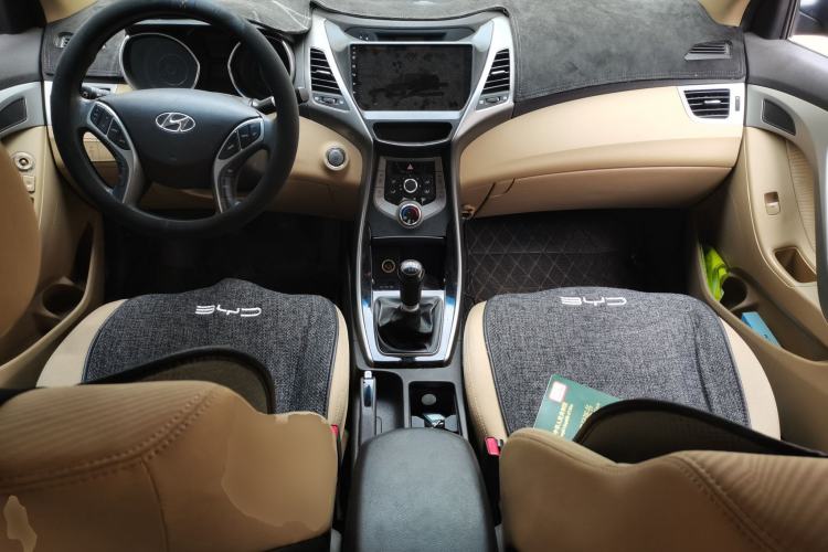 Used Hyundai Elantra (5th Generation / Langdong) 2012 1.6L Manual Leading Model Center Console