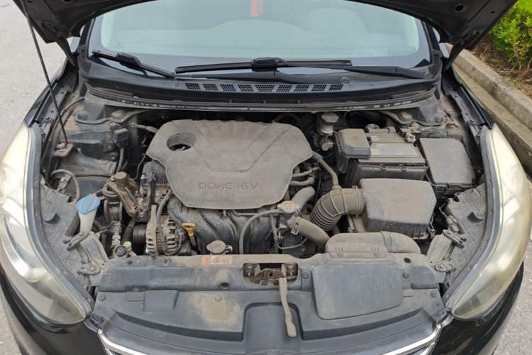 Used Hyundai Elantra (5th Generation / Langdong) 2012 1.6L Manual Leading Model Engine Bay