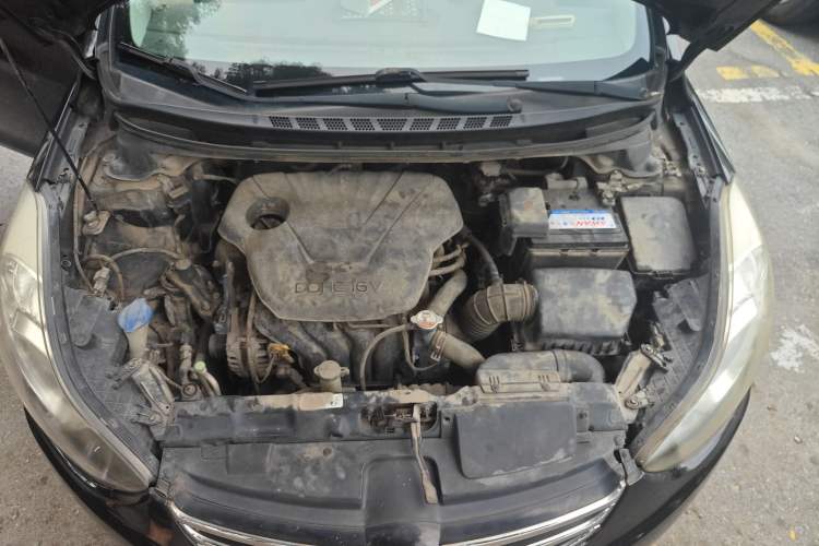 Used Hyundai Elantra (5th Generation / Langdong) 2012 1.6L Manual Leading Model Engine Bay