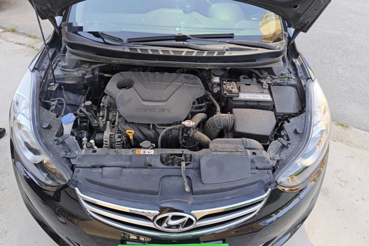 Used Hyundai Elantra (5th Generation / Langdong) 2012 1.6L Manual Leading Model Engine Bay