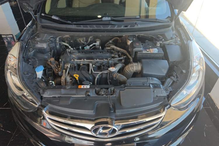 Used Hyundai Elantra (5th Generation / Langdong) 2012 1.6L Manual Leading Model Engine Bay
