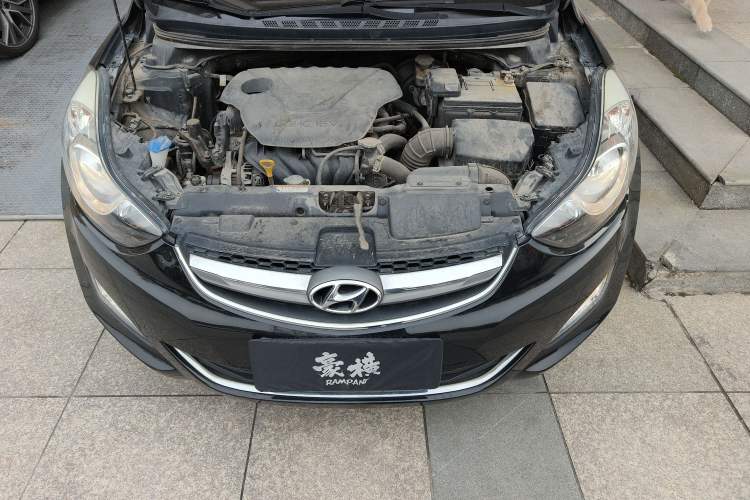 Used Hyundai Elantra (5th Generation / Langdong) 2012 1.6L Manual Leading Model Engine Bay