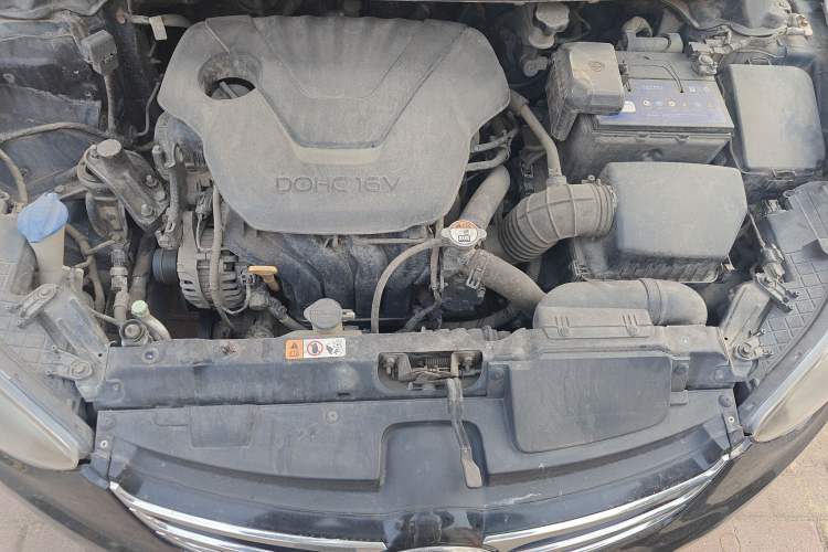 Used Hyundai Elantra (5th Generation / Langdong) 2012 1.6L Automatic Fashion Edition Engine Bay