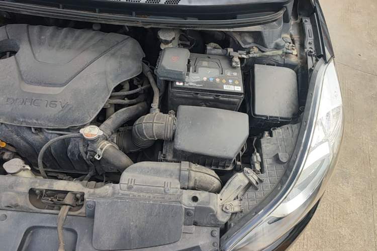 Used Hyundai Elantra (5th Generation / Langdong) 2012 1.6L Automatic Fashion Edition Engine Bay Left