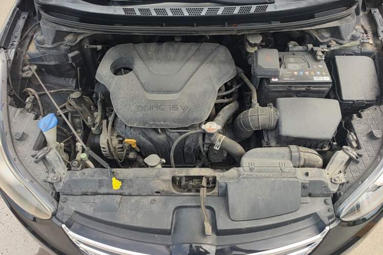 Used Hyundai Elantra (5th Generation / Langdong) 2012 1.6L Automatic Fashion Edition Engine Bay
