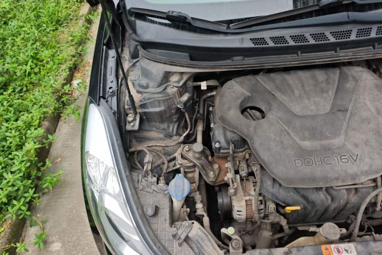 Used Hyundai Elantra (5th Generation / Langdong) 2012 1.6L Automatic Leading Model Engine Bay Right