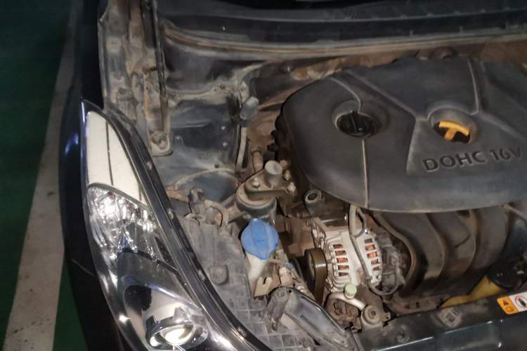 Used Hyundai Elantra (5th Generation / Langdong) 2012 1.8L Manual Luxury Version Engine Bay Right