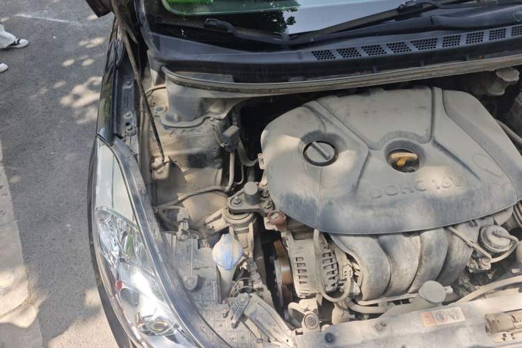 Used Hyundai Elantra (5th Generation / Langdong) 2012 1.8L Automatic Prestige Model Engine Bay Right
