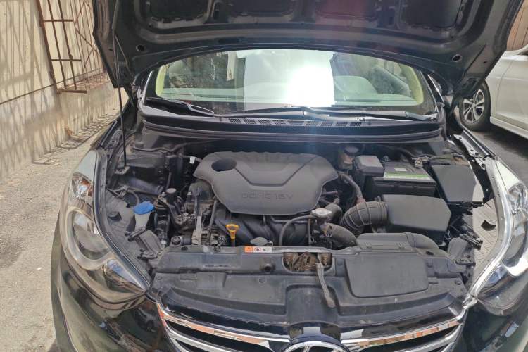Used Hyundai Elantra (5th Generation / Langdong) 2012 1.6L Automatic Prestige Model Engine Bay Right