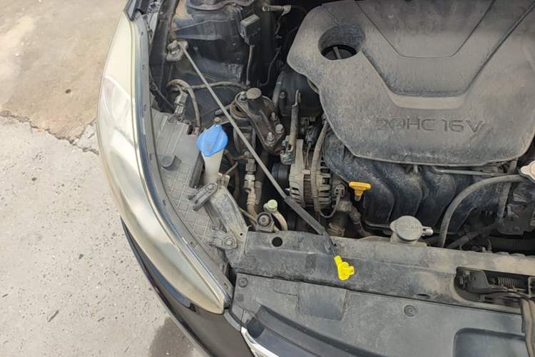 Used Hyundai Elantra (5th Generation / Langdong) 2012 1.6L Automatic Fashion Edition Engine Bay Right