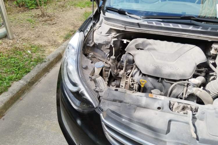 Used Hyundai Elantra (5th Generation / Langdong) 2012 1.6L Automatic Leading Model Engine Bay Right
