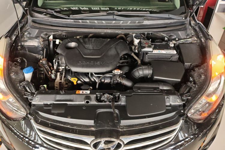 Used Hyundai Elantra (5th Generation / Langdong) 2012 1.6L Automatic Fashion Edition Engine Bay