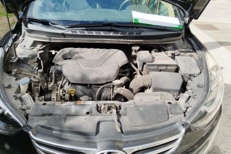 Used Hyundai Elantra (5th Generation / Langdong) 2012 1.6L Automatic Leading Model Engine Bay