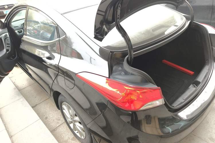 Used Hyundai Elantra (5th Generation / Langdong) 2012 1.6L Manual Leading Model Exterior 2