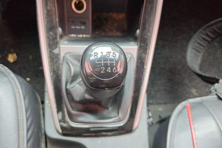 Used Hyundai Elantra (5th Generation / Langdong) 2012 1.6L Manual Leading Model Gear Lever