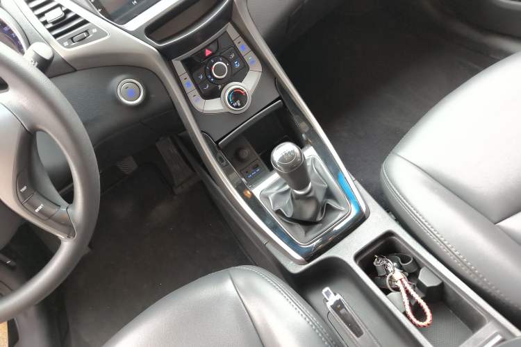 Used Hyundai Elantra (5th Generation / Langdong) 2012 1.6L Manual Leading Model Gear Lever